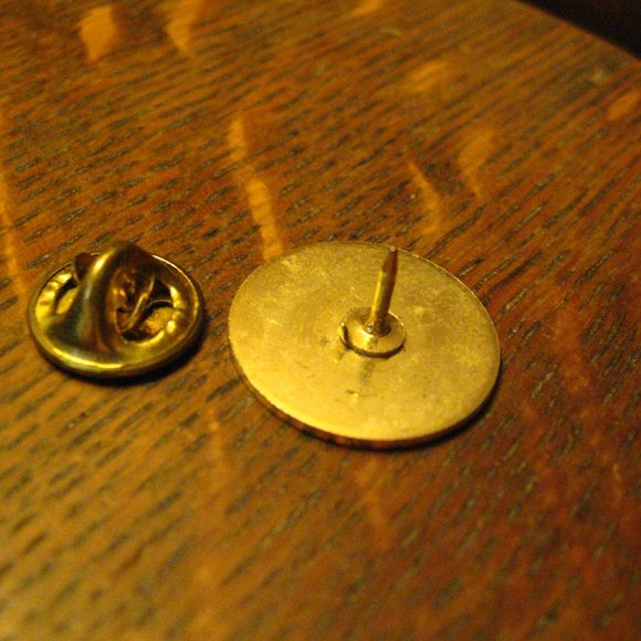 Republican National Committee 2000 Lapel Pin - Picture 2 of 4